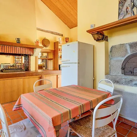 Beautiful In Le Dolent With Wifi Nieul-le-Dolent