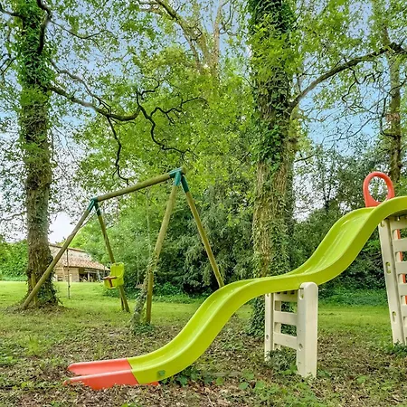 Beautiful In Le Dolent With Wifi Nieul-le-Dolent