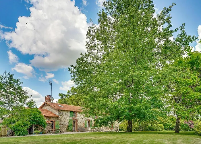 Vakantiehuis Beautiful In Le Dolent With Wifi *