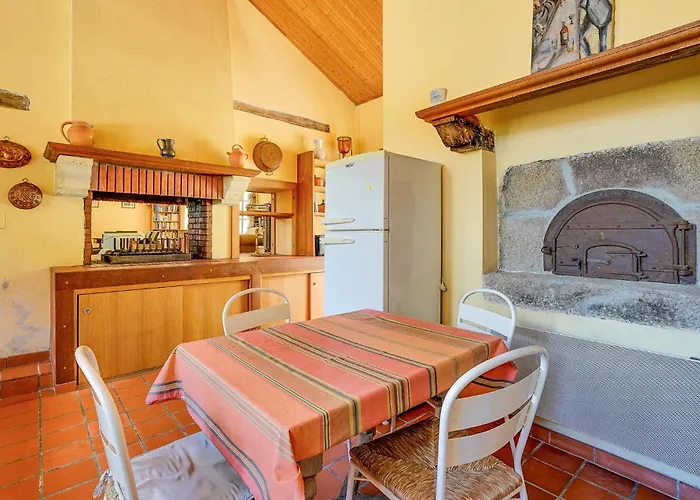 Beautiful In Le Dolent With Wifi Nieul-le-Dolent