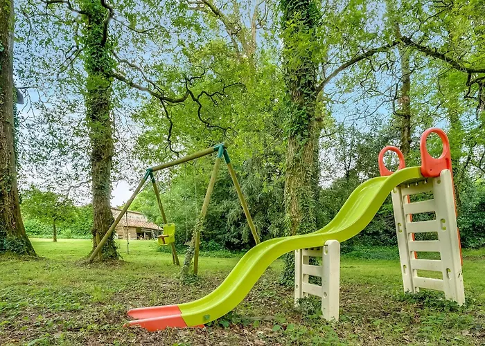 Beautiful In Le Dolent With Wifi Nieul-le-Dolent